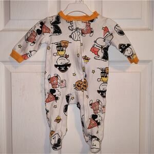 Peanuts Halloween Snoopy & Friends White Orange Trim Baby One Piece Footsie 0-3M